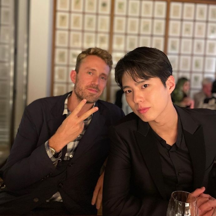 朴寶劍參加藝術展