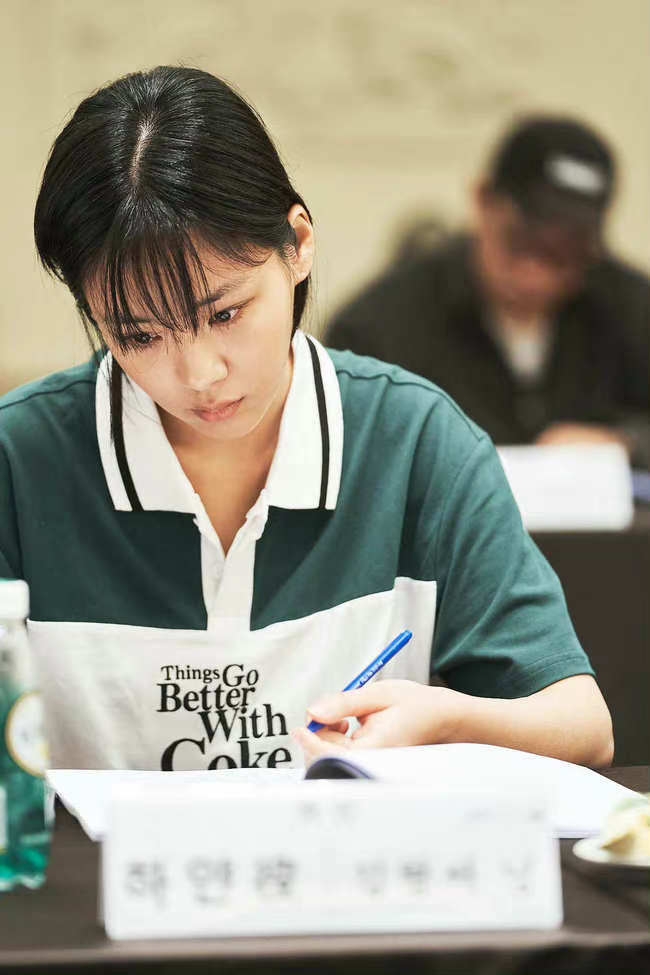 金亨瑞(BIBI)飾演延圭的妹妹「金夏妍」