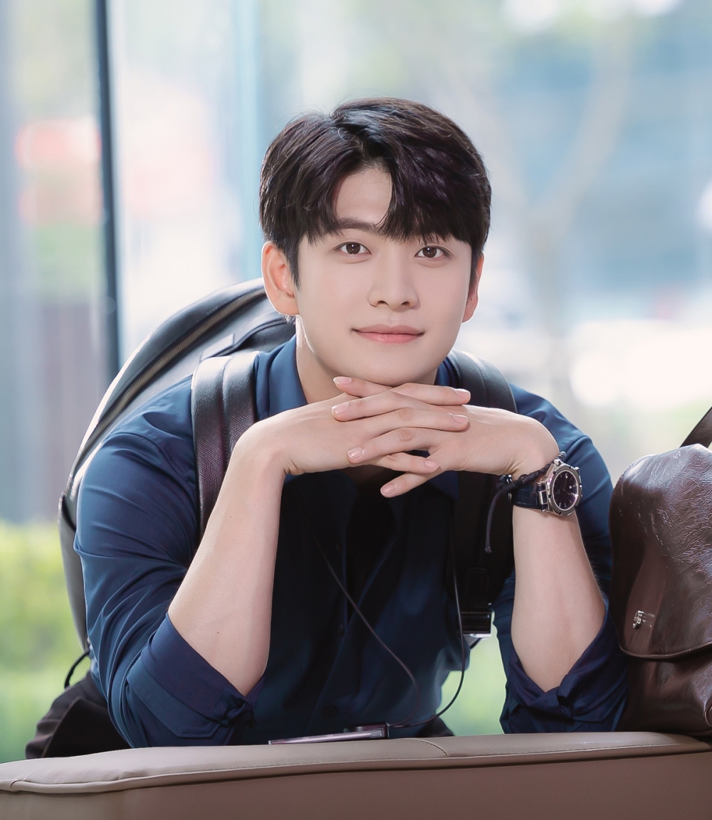 姜泰伍通過《非常律師禹英禑》人氣爆紅