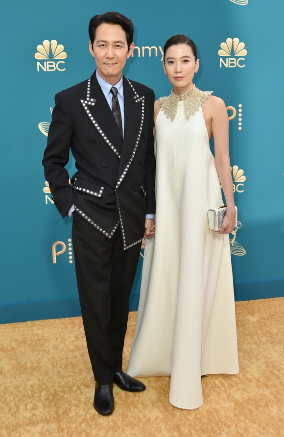 李政宰攜8年財閥女友林世玲出席艾美獎