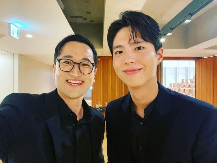 朴寶劍與爵士鋼琴家高熙安合照