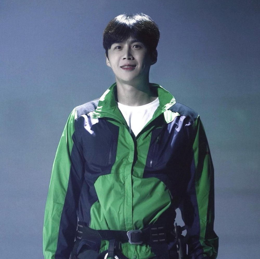 金宣虎回歸劇場出演舞台劇《Touching the Viod》