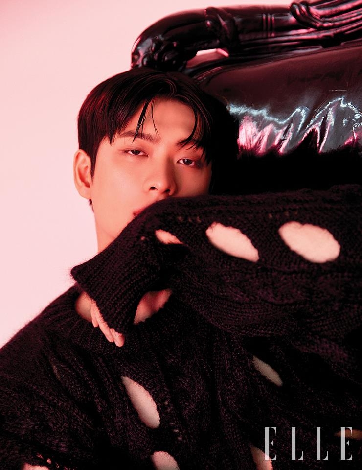 姜泰伍《ELLE KOREA》時尚畫報公開