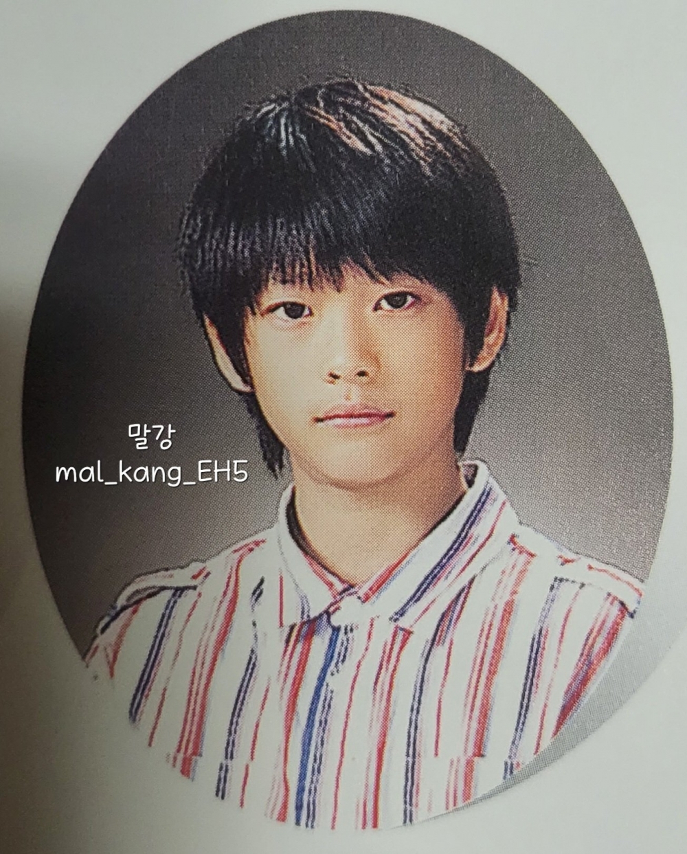 姜泰伍國小畢業照曝光