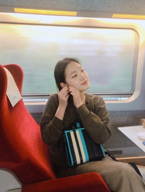 金高銀為了見Rosé在機場狂奔