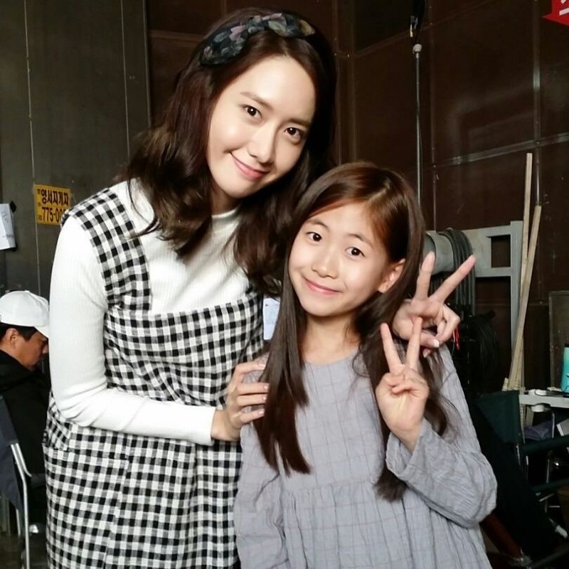 潤娥與童星朴敏荷合照