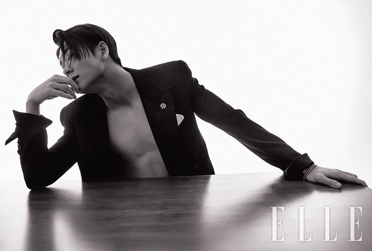 姜泰伍《ELLE KOREA》時尚畫報公開