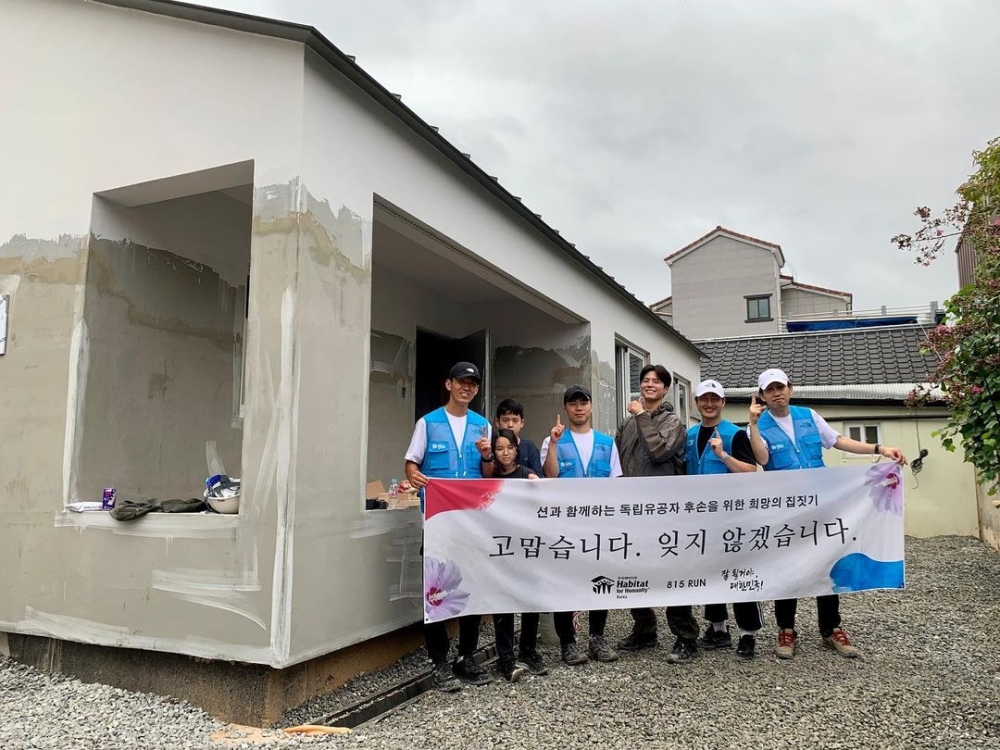 朴寶劍與歌手SEAN一起做公益