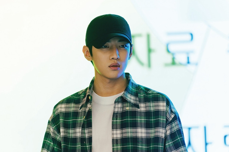 朴宰燦在《語意錯誤》中飾演「秋尚宇」