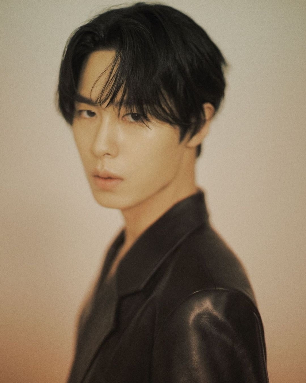 李宰旭為《Marie Claire》時尚雜誌拍攝畫報