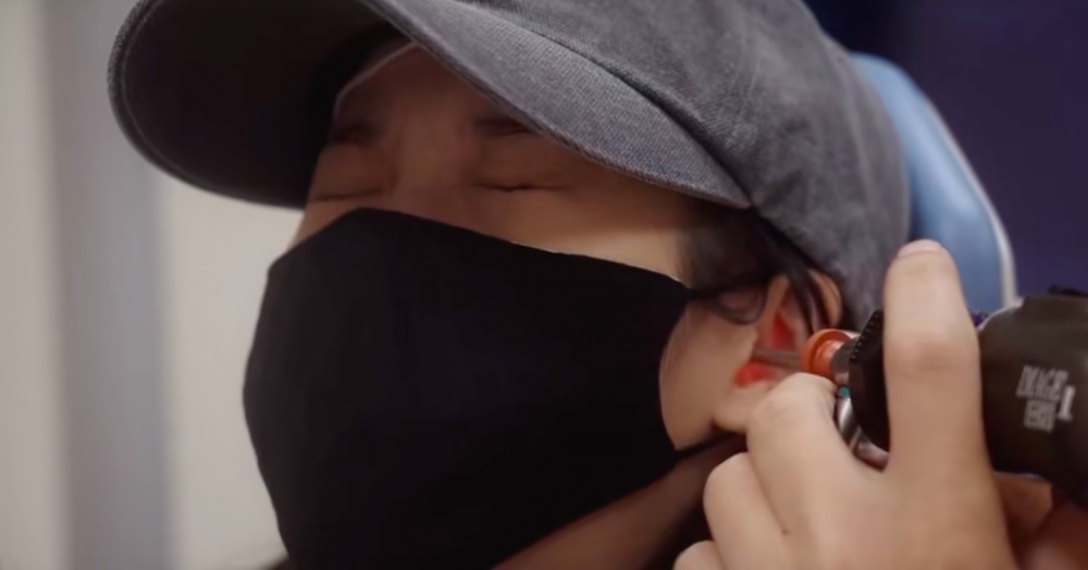 IU接受治療時表情相當痛苦