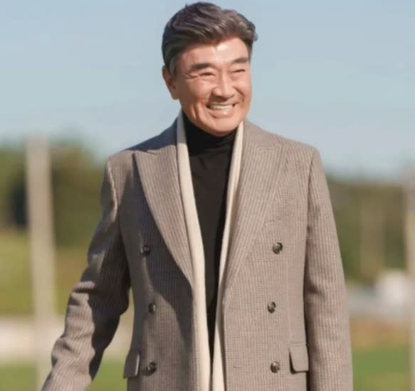 李德華飾演會長「方哲成」