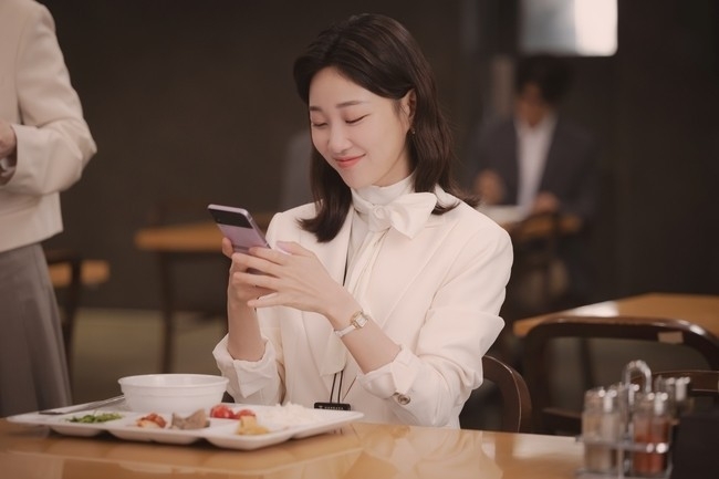 在愛情方面卻讓秀妍呈現徒勞無功的模樣