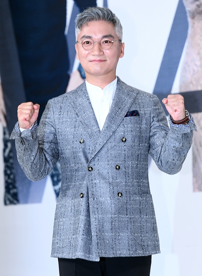 趙在允飾演警察班長「南哲宇」