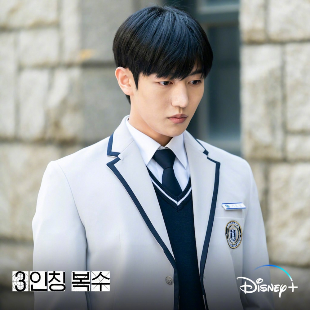 蔡相宇飾演奇伍星