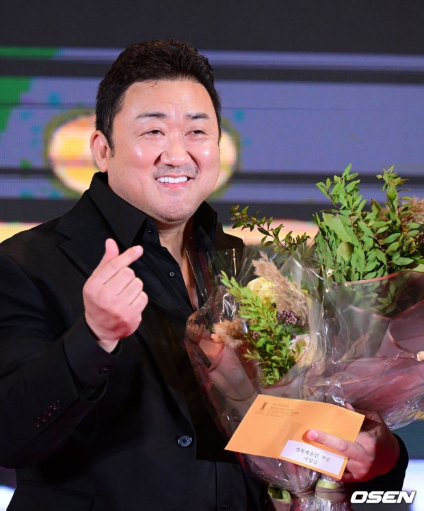 馬東石於《第12屆美麗藝術人大賞》獲「電影藝術家獎」