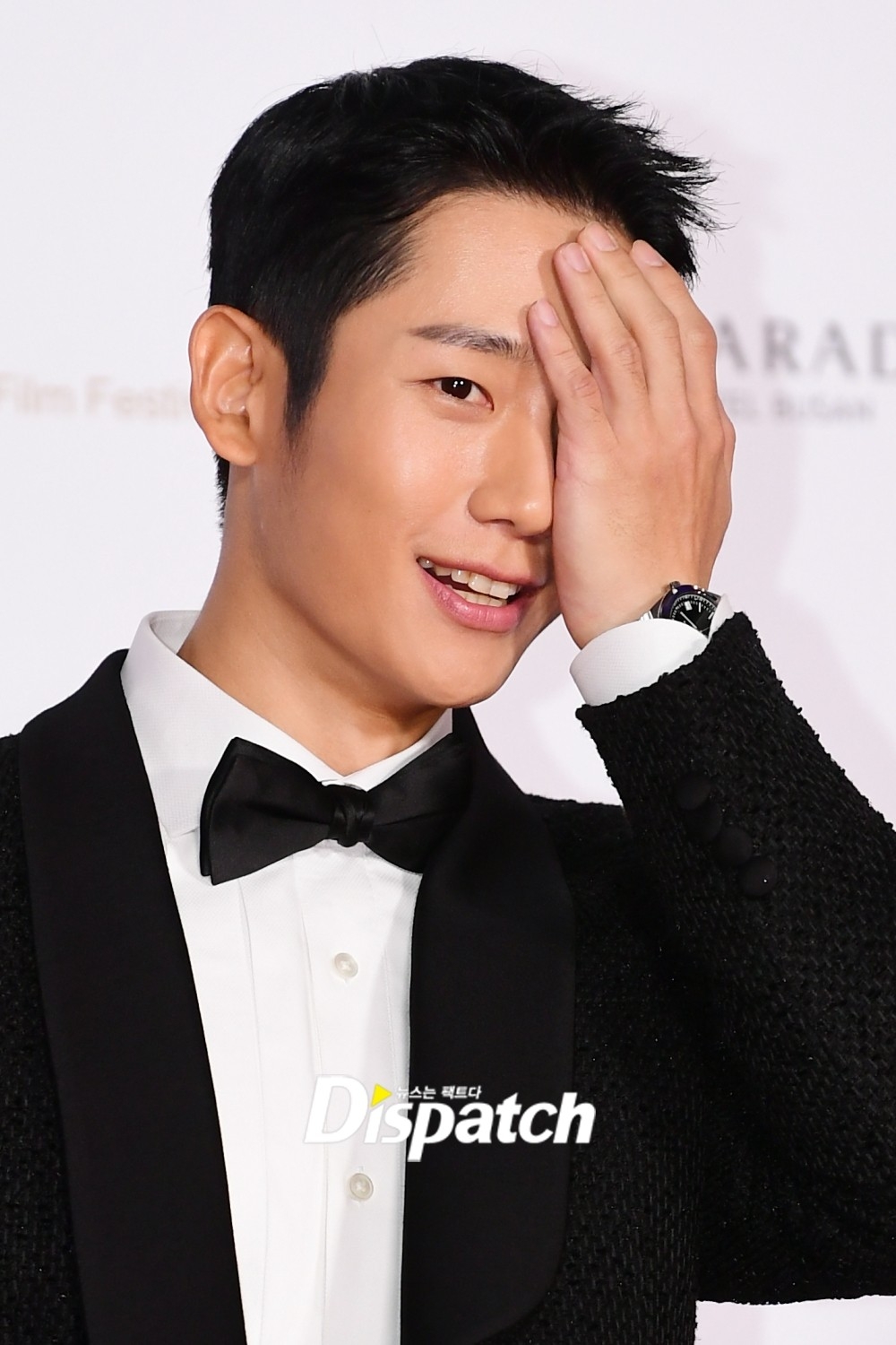 丁海寅坦言長期使用單眼拍戲視力下降