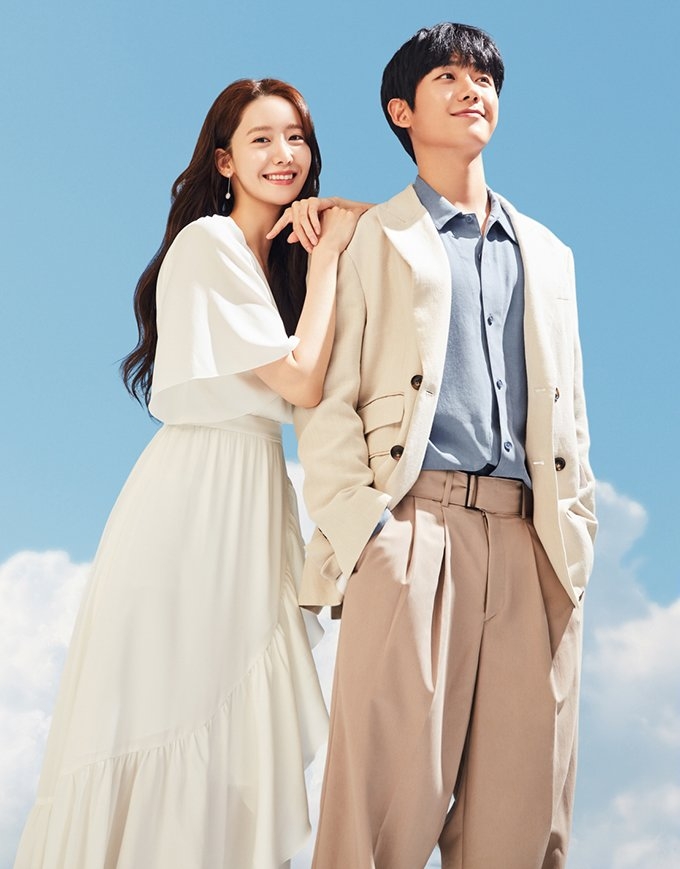 潤娥與丁海寅一起拍攝季節主題畫報