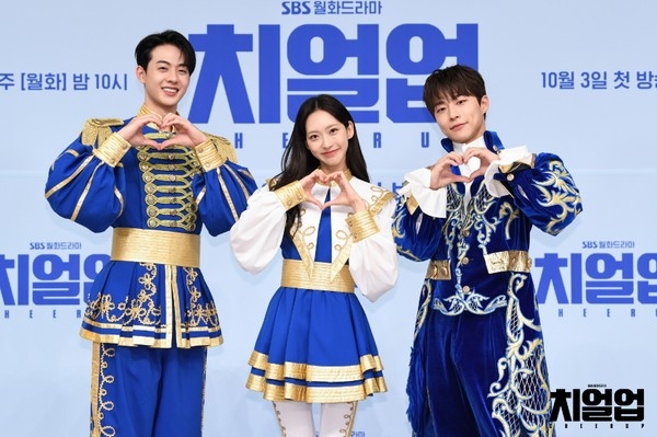 裴仁赫主演的另一部SBS電視劇《Cheer Up》也在熱播中