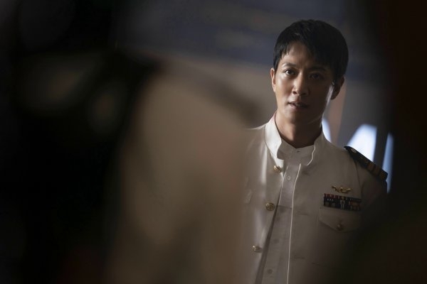 金來沅飾演前海軍潛水艇副艦長
