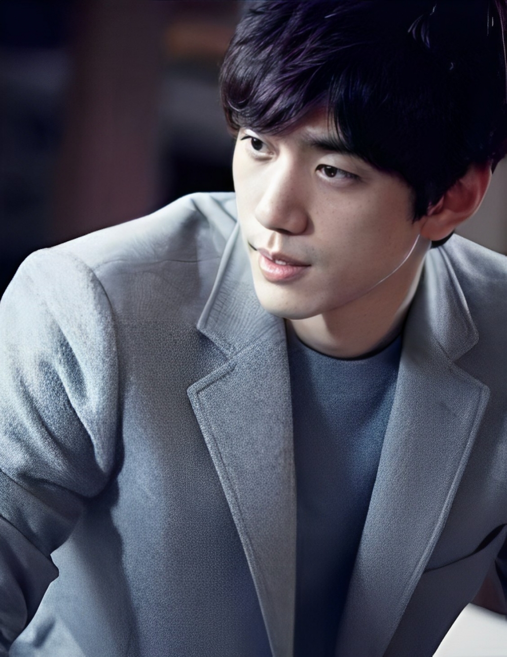 盛駿飾演沈宇宙的神秘男性友人「尹俊」