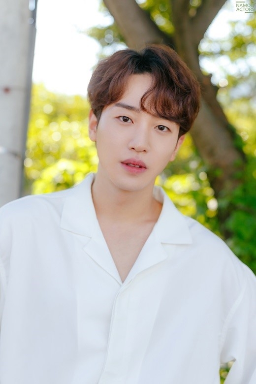 李太善飾演驗屍官金明鎮