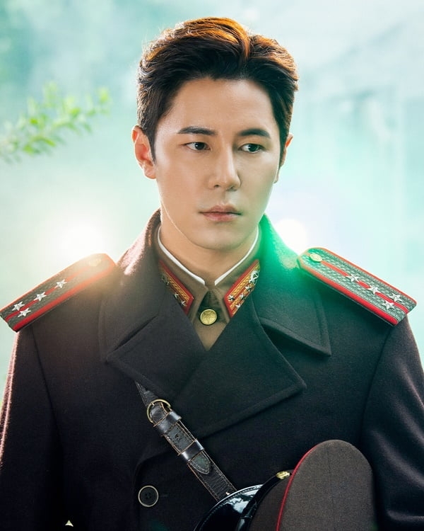 李奎炯在音樂劇《愛的迫降》中飾演「利正赫」