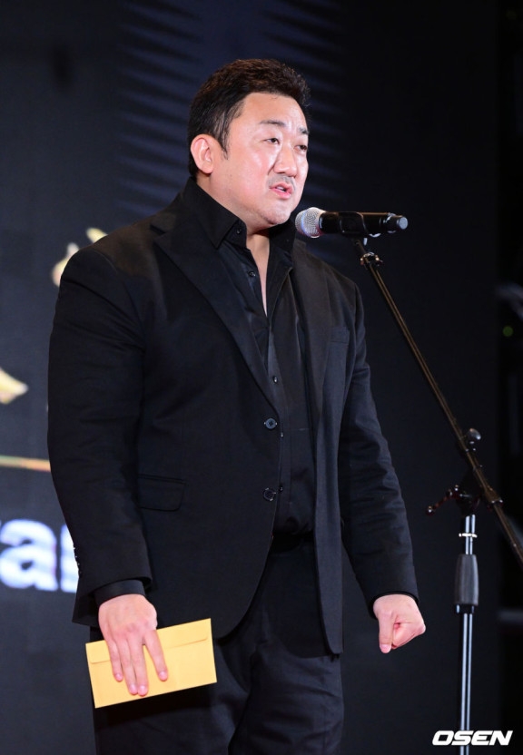 馬東石致詞時以「妻子藝正花」感謝女友