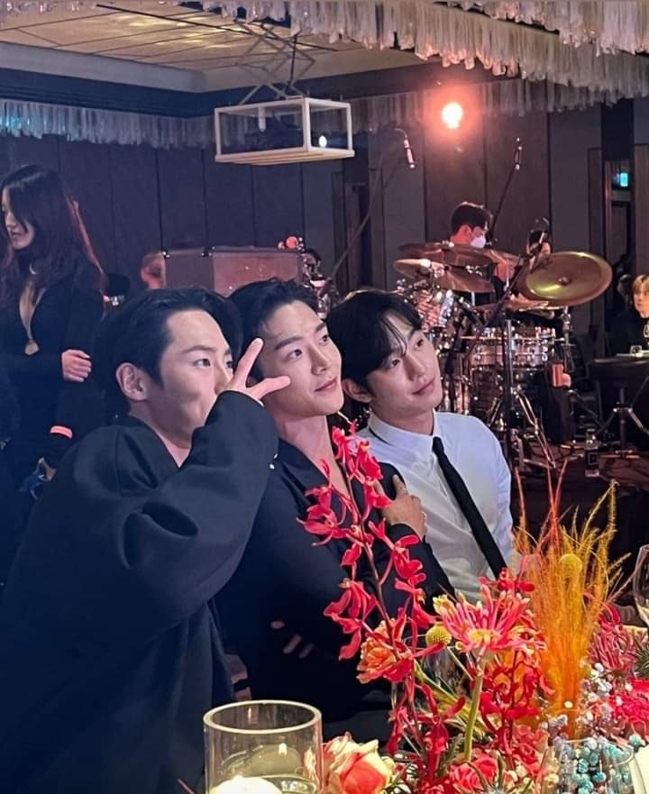 李宰旭、路雲、安孝燮於《W Korea》活動上合體