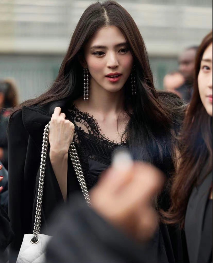 韓韶禧受邀出席品牌時裝秀