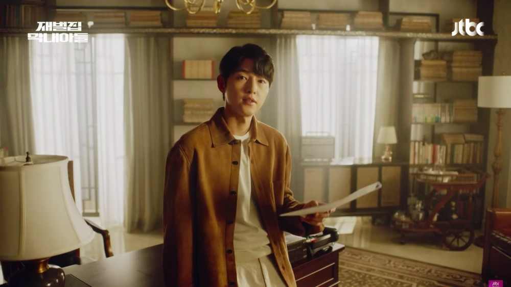 宋仲基飾演「尹賢宇/陳道俊」