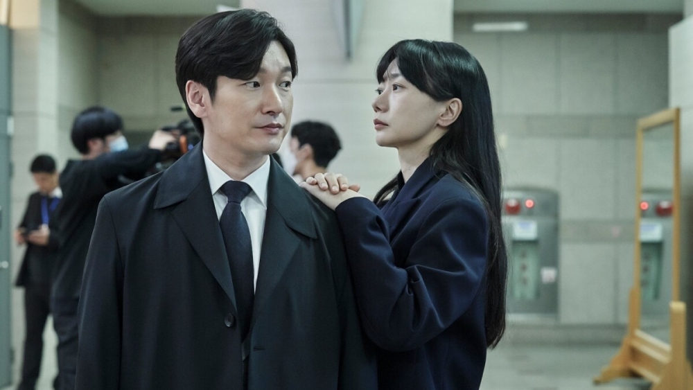 《秘密森林》由曹承佑、裴斗娜主演