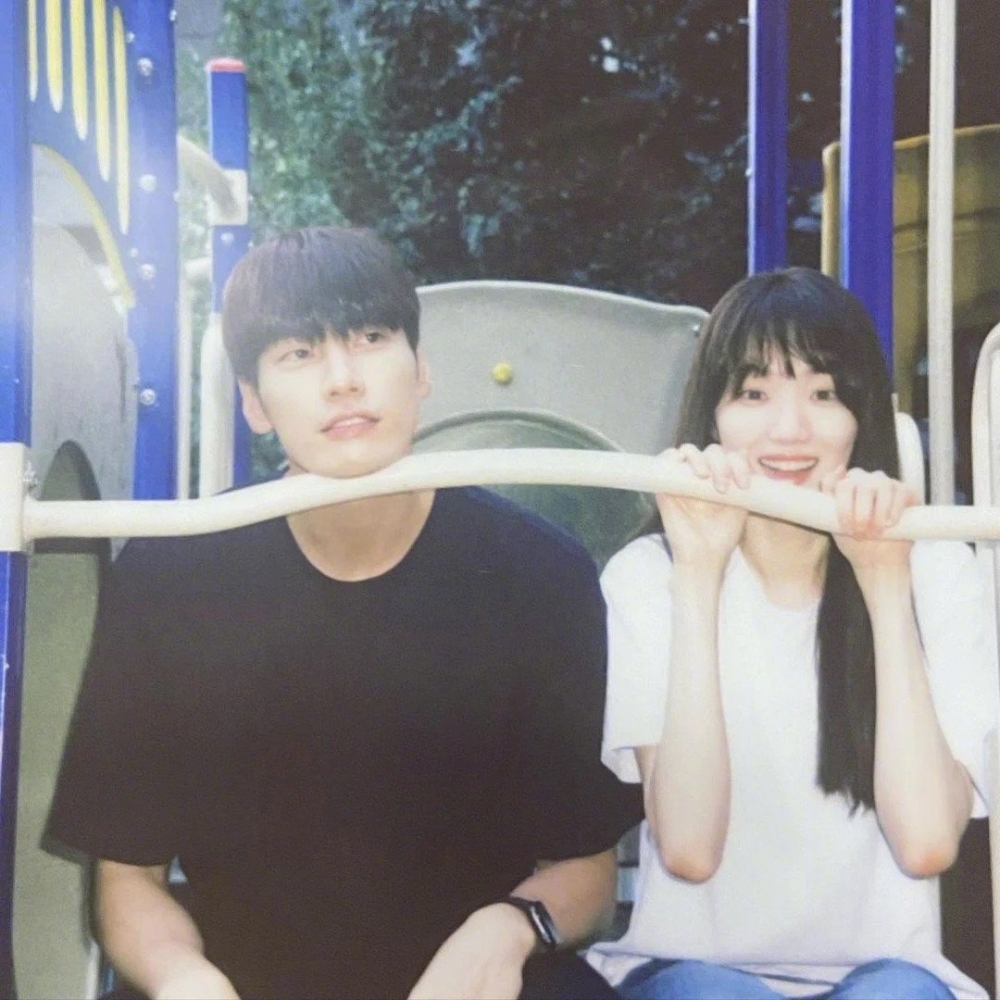 金英光於IG分享與李聖經的合照