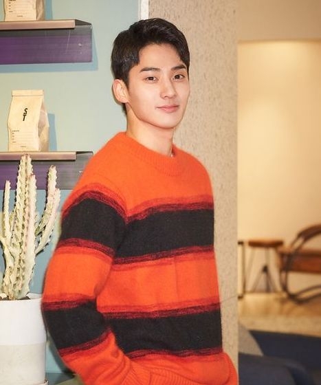 鄭家藍飾演「鄭鍾賢」