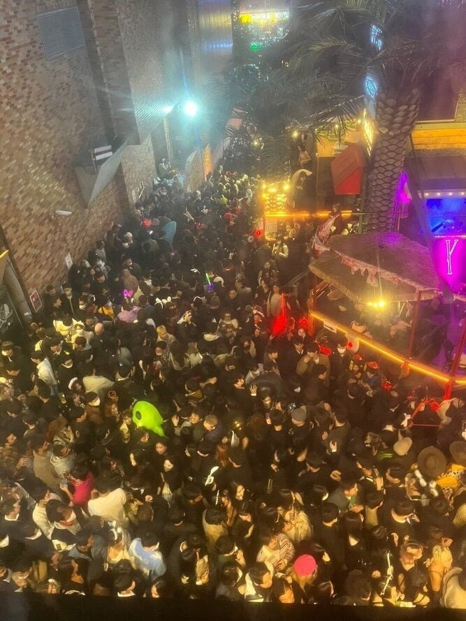 目擊者敘述梨泰院踩踏事件案發經過