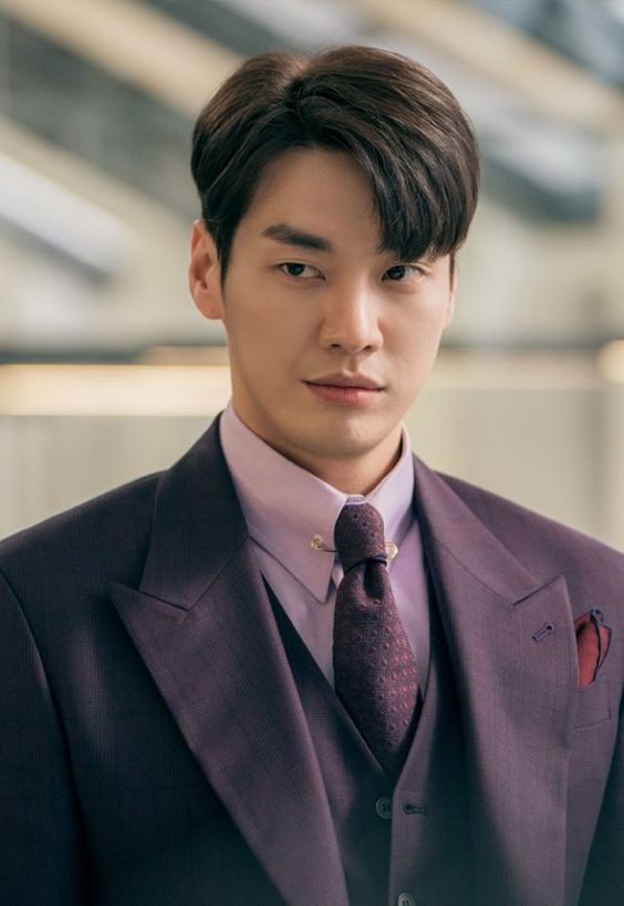 金英光飾演男主角「韓東鎮」