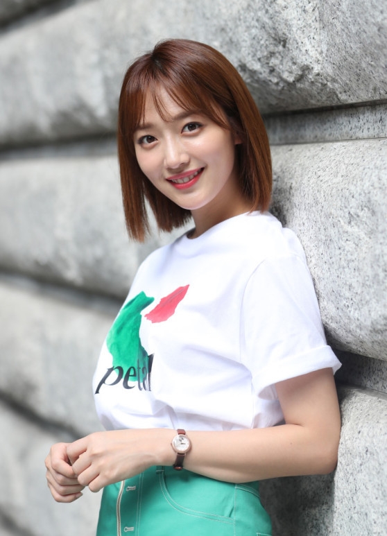 表藝珍飾演丫鬟佳朗