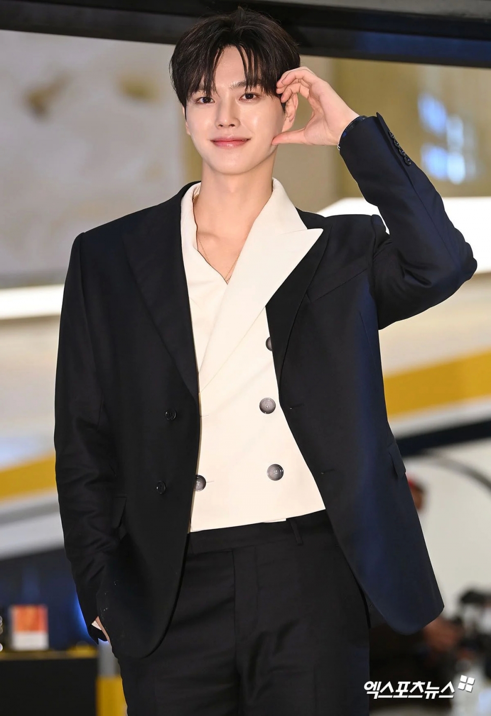 宋江出席品牌活動顏值引起熱議