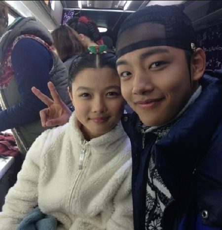 兩人曾合作《擁抱太陽的月亮》、《一枝梅》