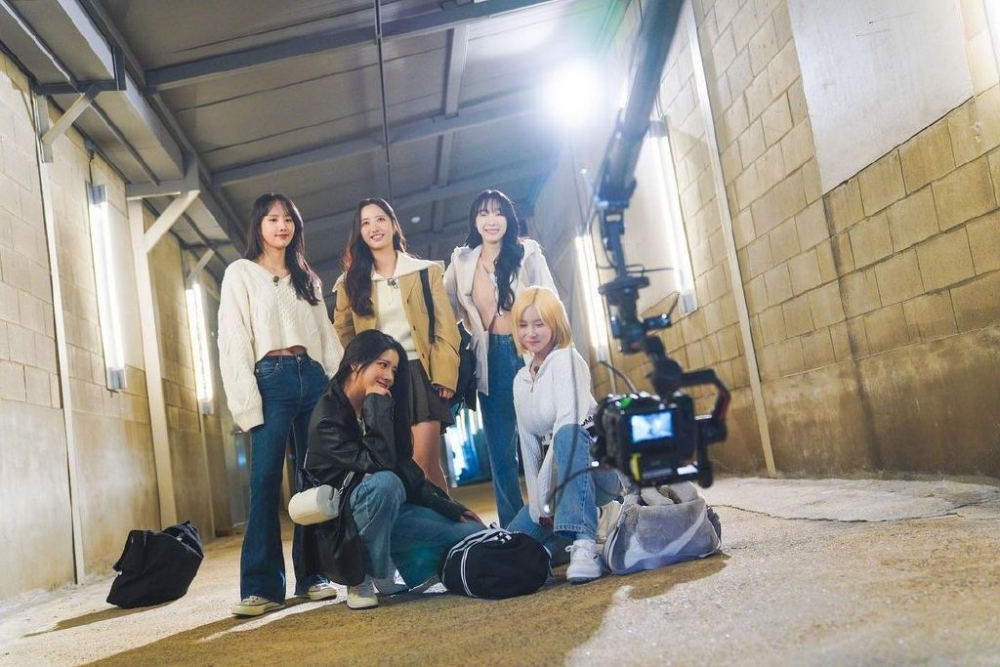 EXY、雪娥、苞娜、秀彬、多願(宇宙少女)