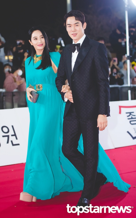 第43屆青龍電影獎主持人：金惠秀、柳演錫