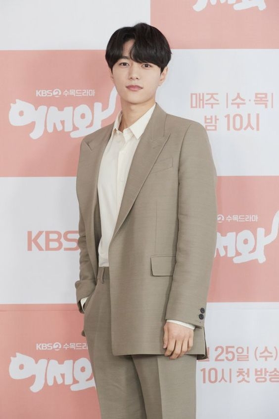 金明洙於今年8月退伍