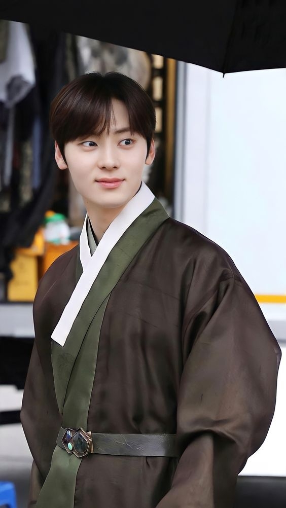 黃旼泫 在 《還魂》中飾演「徐律」