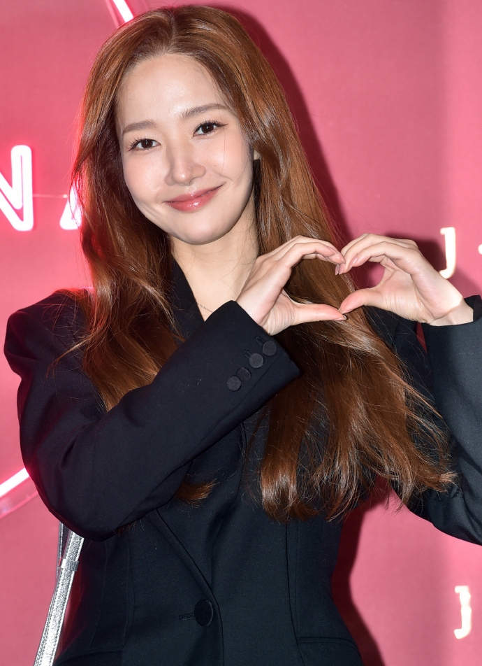 朴敏英出席品牌活動