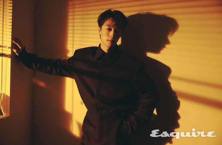 裴仁赫時尚畫報公開