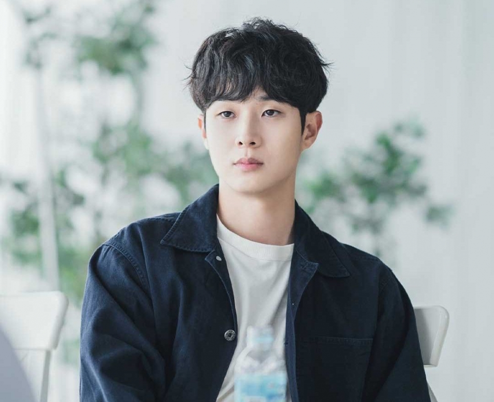 崔宇植飾演平凡的大學生「李唐」