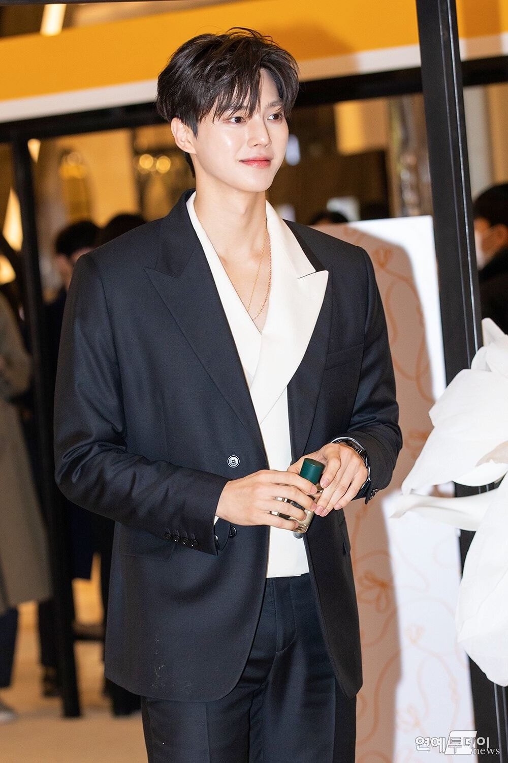 宋江出席品牌活動顏值引起熱議