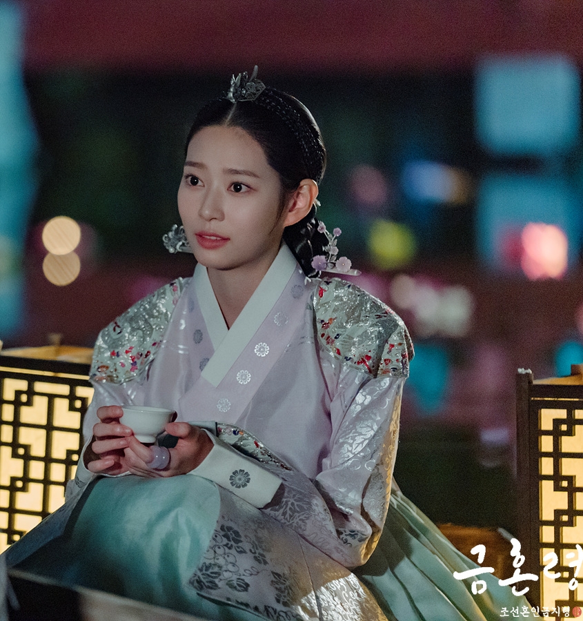 金珉周飾演7年前逝世的世子嬪安子妍