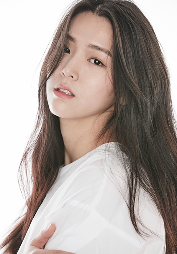 金智恩也被說撞臉雪炫