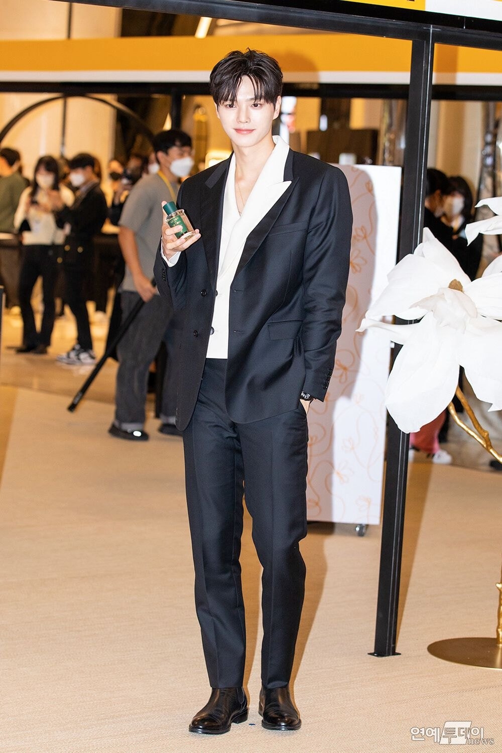 宋江出席品牌活動顏值引起熱議